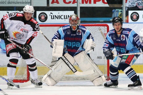 Alba Volán - Acroni Jesenice 4-5 bünt. (Tóth Péter)